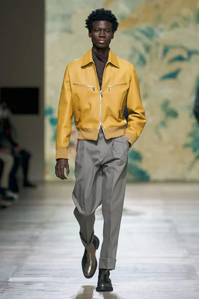 Look 5